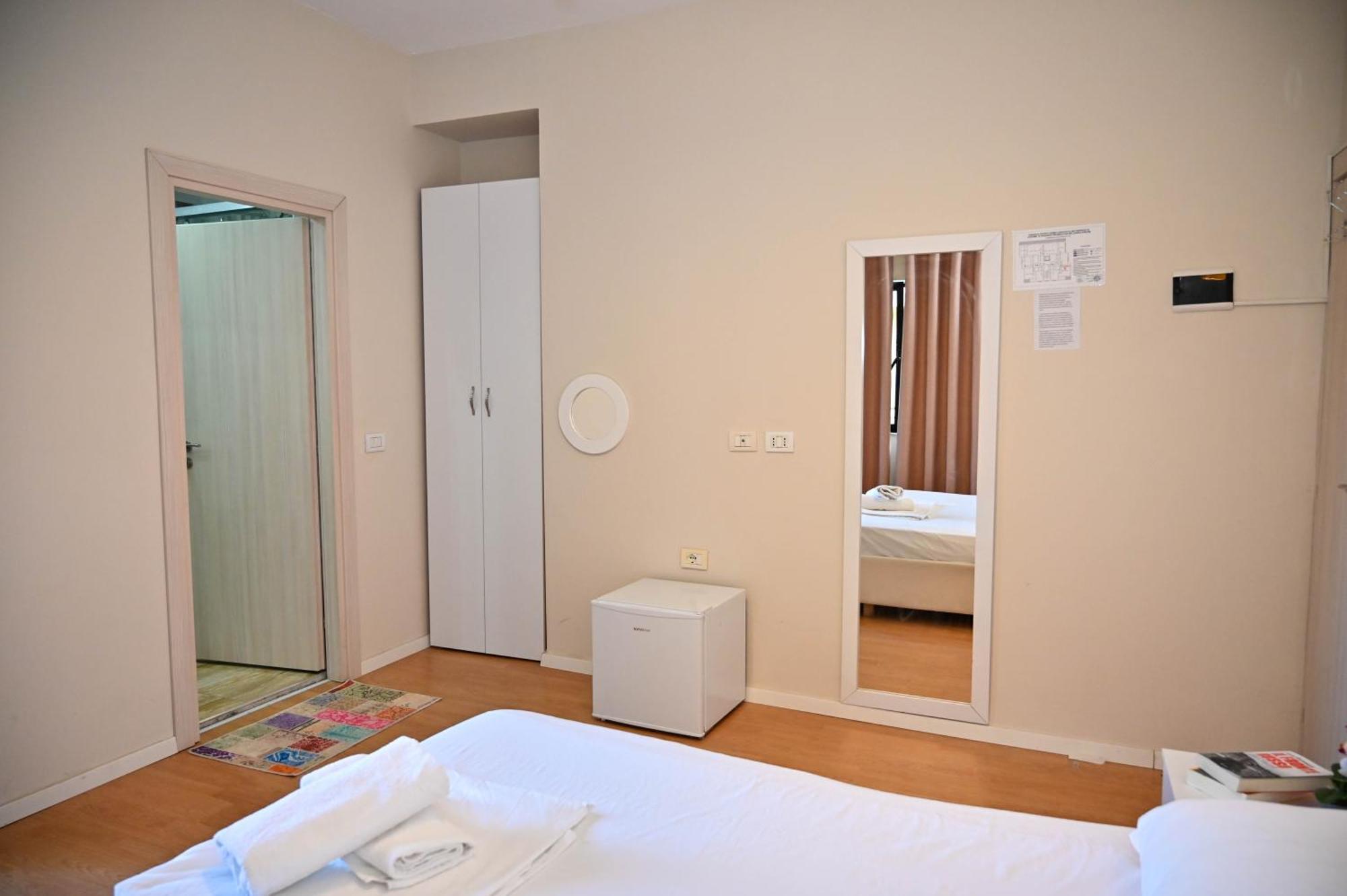 Hotel Globo Durrës 外观 照片